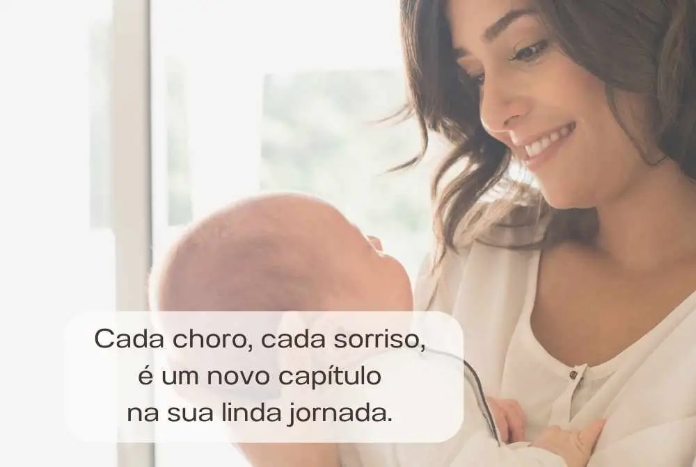 Mulher branca com cabelo castanho e blusa creme